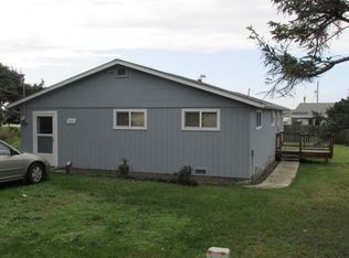 915 Driftwood Ln, Yachats, OR 97498