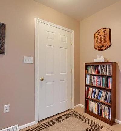 5th image of 101 W Manor Dr