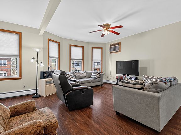 4th image of 98 W 15th St