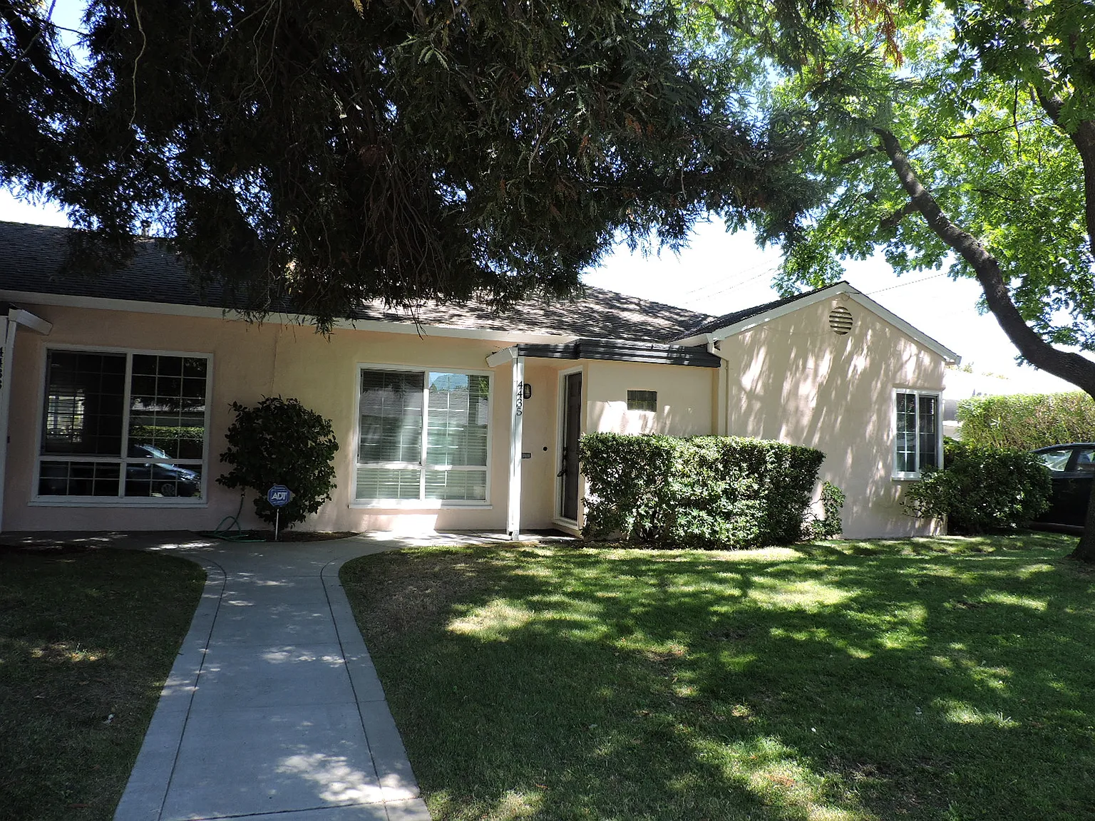 4435 D St photo 1