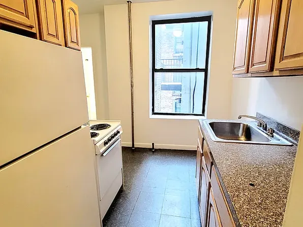 338 East 15th Street image 9 of 11