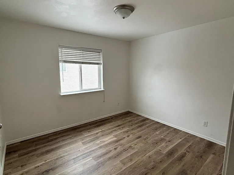 721 20th St #6-4 — Photo 5