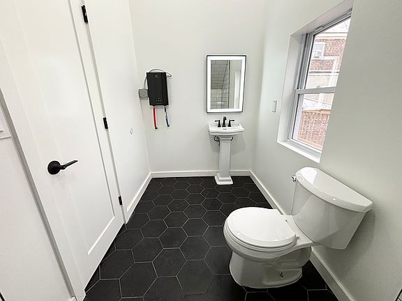 5th image of 165 W Main St #1