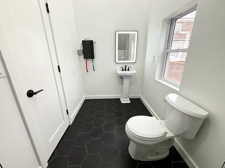 165 W Main St #1 — Photo 4