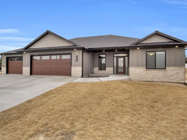 4504 15th Avenue Pl, Kearney, NE 68845