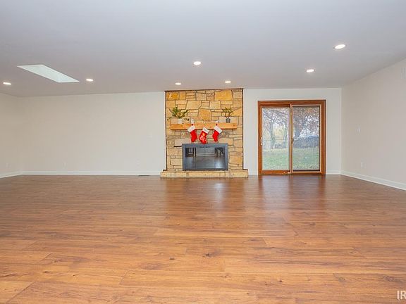 3rd image of 710 Treelane Dr
