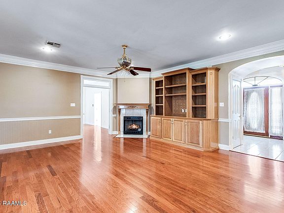 3rd image of 320 Azalea Dr
