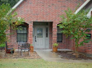 1103 Yupon Ave, El Campo, TX 77437
