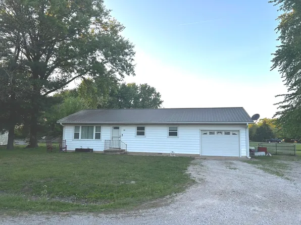 701 Boyd Ave, Iuka, IL 62849