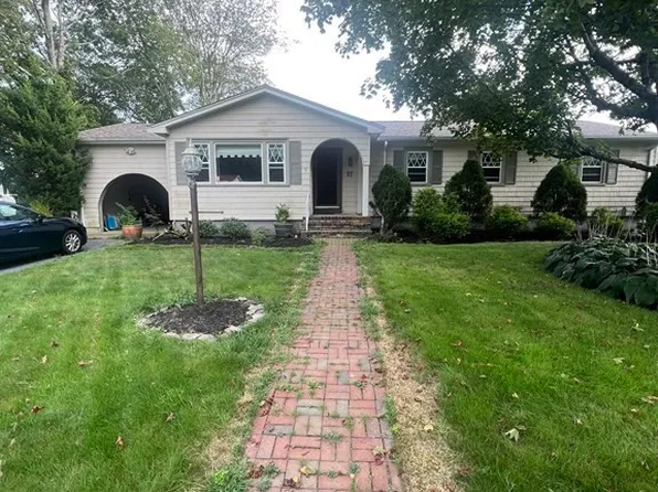 22 Sable Ave, Dartmouth, MA 02747