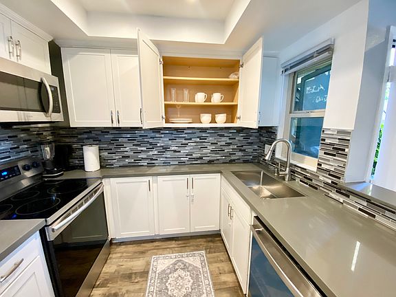 Spacious kitchen fully stocked for A spacious kitchen perfectly stocked for cooking enthusiasts and busy professionals, making every meal prep more enjoyable and effortless. cooking enthusiasts and busy professionals