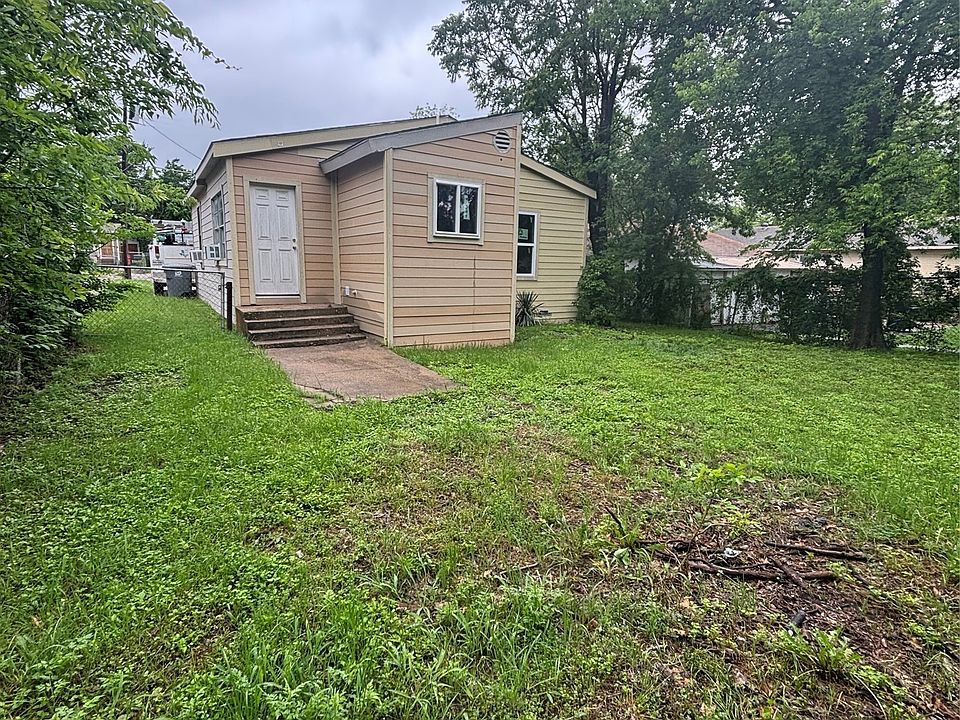 2nd image of 1212 McLean Ave