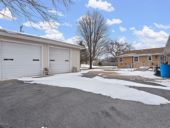 3rd image of 1106 Harmony Ave