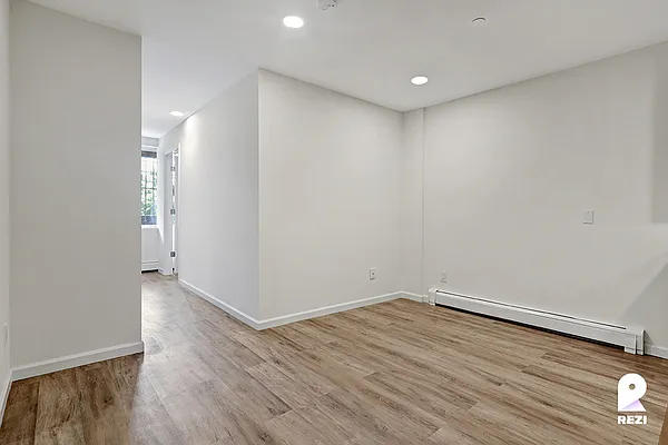 Rented by REZI | media 6