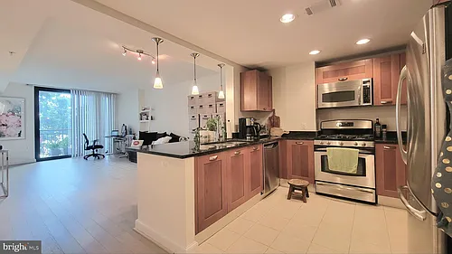 2451 Midtown Ave Photo 1