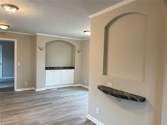 5th image of 6581 Crestline Rd