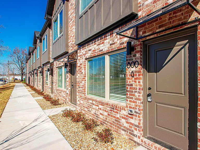 Leasing Now - New Townhomes, North Little Rock Argenta Arts Area — Photo 22