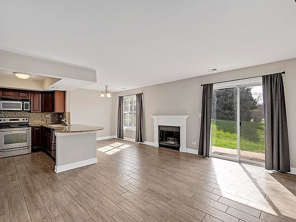 2nd image of 11 Foxcroft Rd APT 115