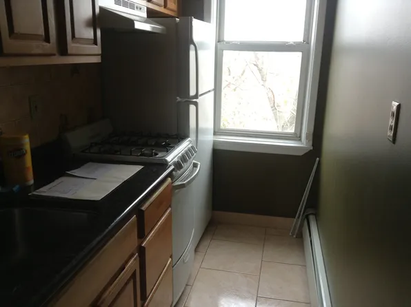 61 Arnold St, Staten Island, NY 10301