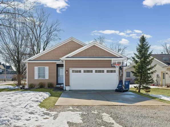207 E School St, Royal, IL 61871