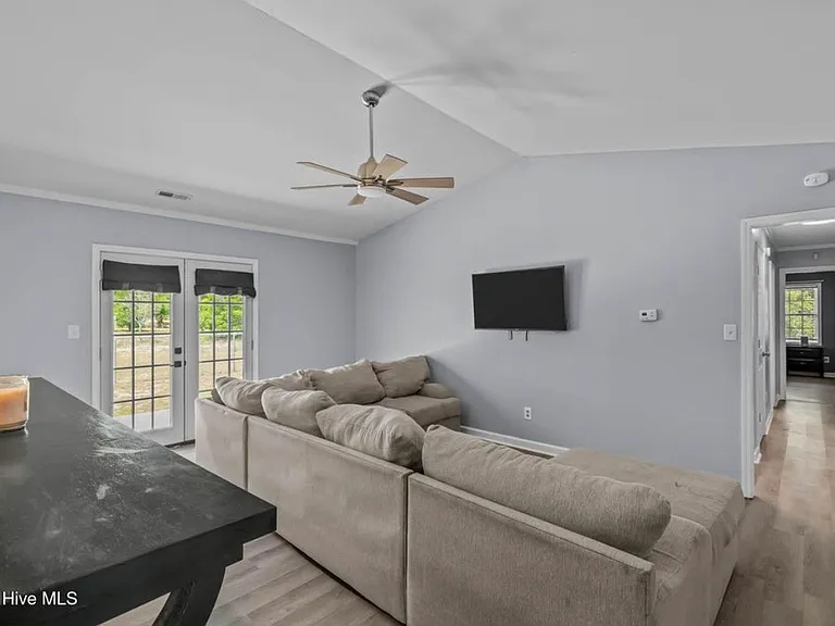 139 Charlton Rd — Photo 13