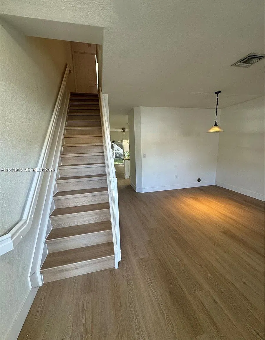 Las Brisas At Doral Condo — Photo 2