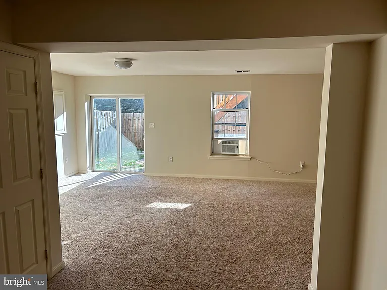 6821 Hollow Glen Ct — Photo 9