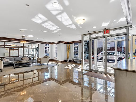 Concierge/Lobby