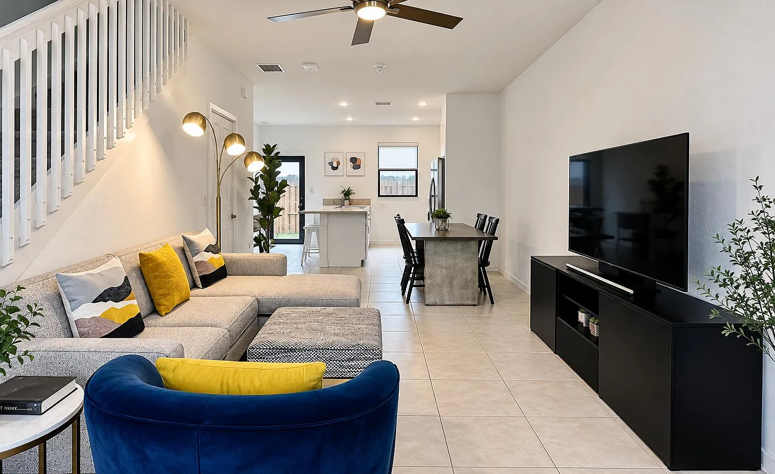 3 bed, 2.5 bath, 1539 sqft, $3,700 — Photo 2
