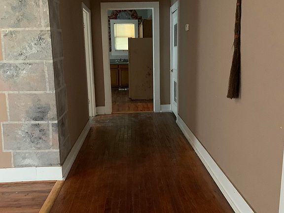 4th image of 2918 Lenox Ave