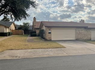 912 Harwood Rd, Bedford, TX 76021