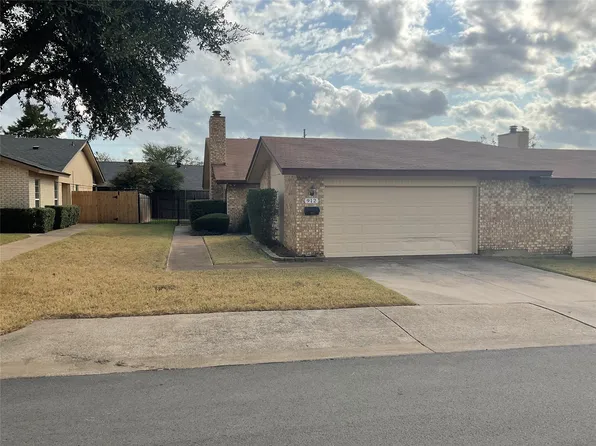 912 Harwood Rd, Bedford, TX 76021