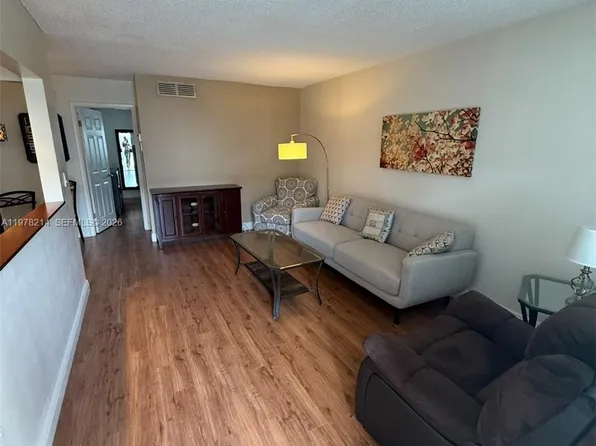 415 NE 2nd St APT 105, Hallandale, FL 33009