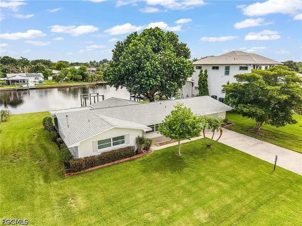 2068 Club House Rd, North Fort Myers, FL 33917