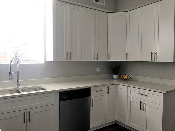 5th image of 555 N Lawler Ave