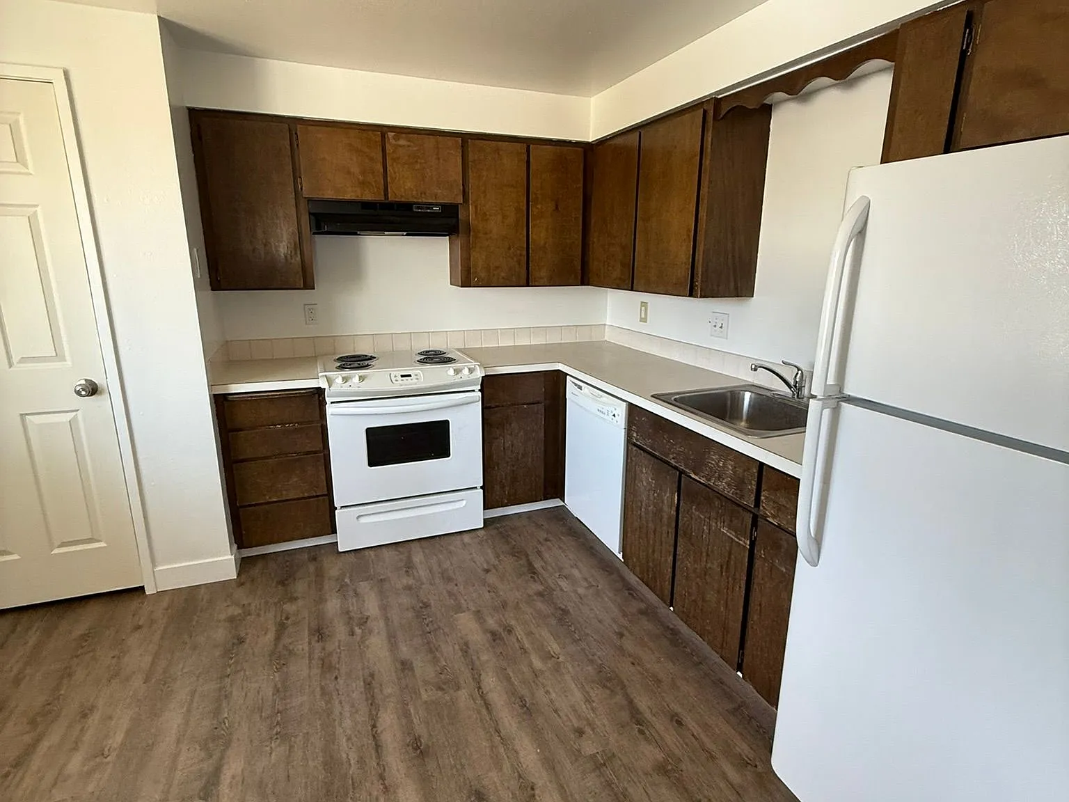 2 bed, 1.0 bath, $1,200 — Photo 4