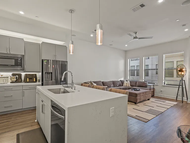 1813 Park Ave #106 — Photo 8
