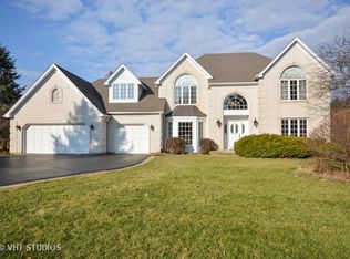 7N070 Canterbury Ct, St Charles, IL 60175