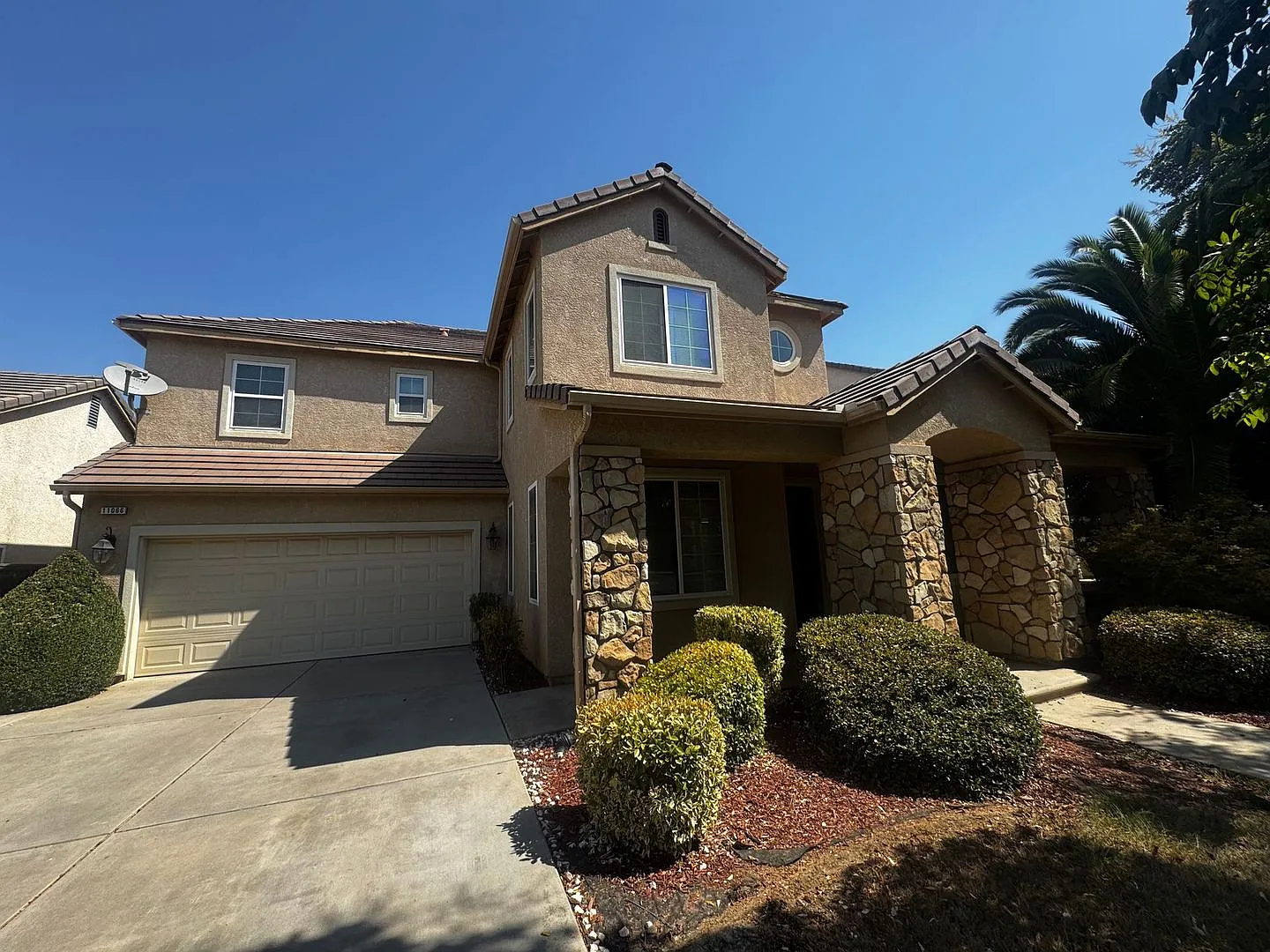 Special: $200 Off Second Month's Rent! Amazing 5 Bedroom House - In Quail Lakes! — Photo 1