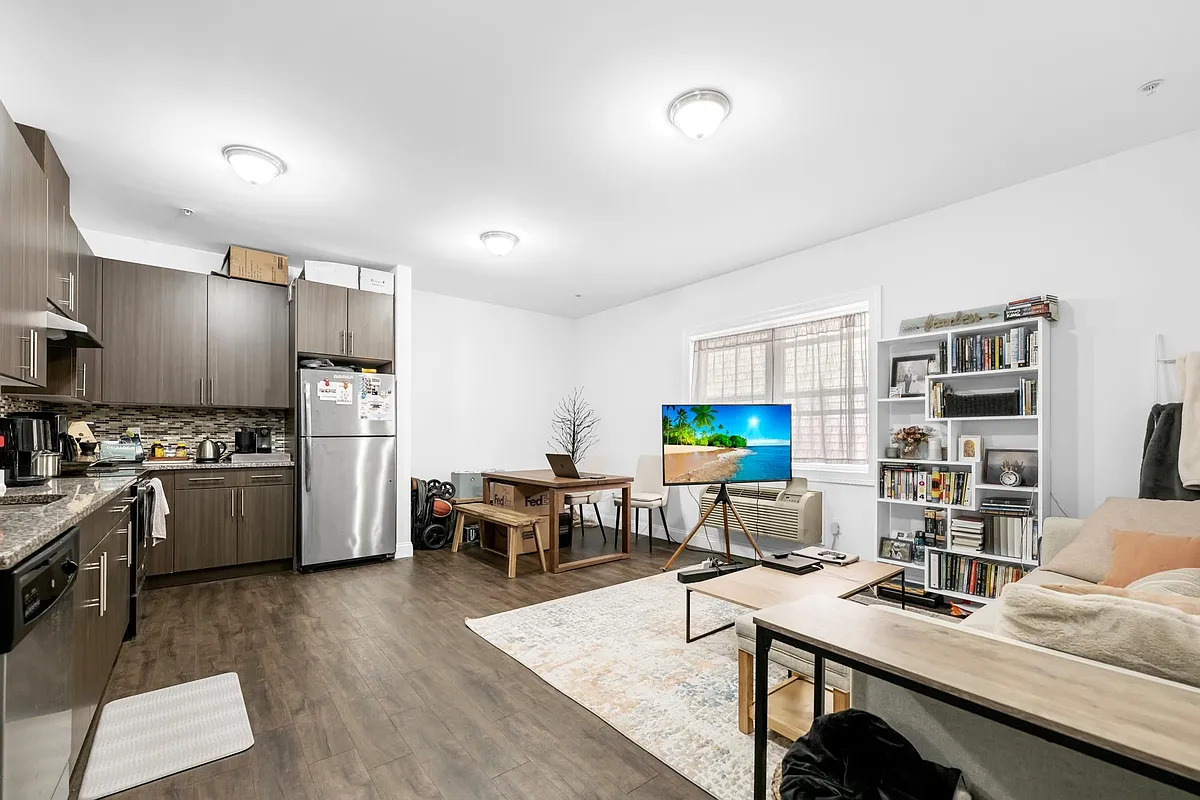 Building Photo - 422-424 63rd St #201