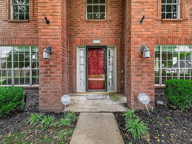 3414 Cobblestone Creek Way — Photo 6