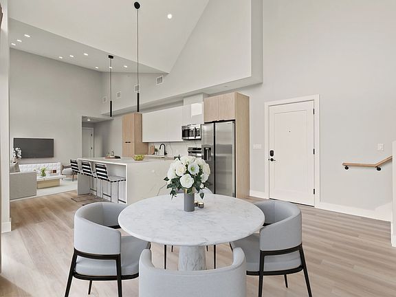 4th image of 211 Green St #403