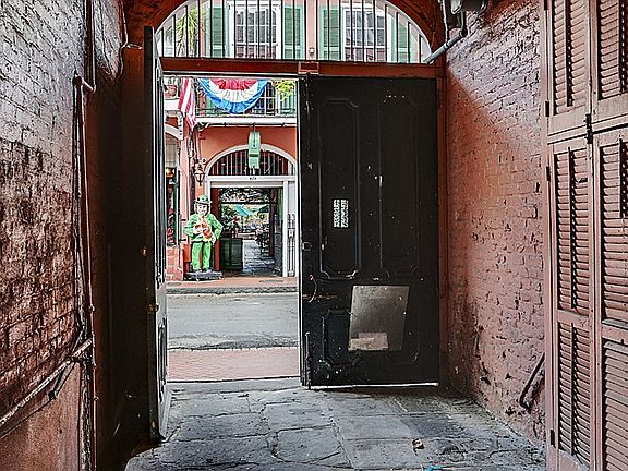 3rd image of 623 Bourbon St