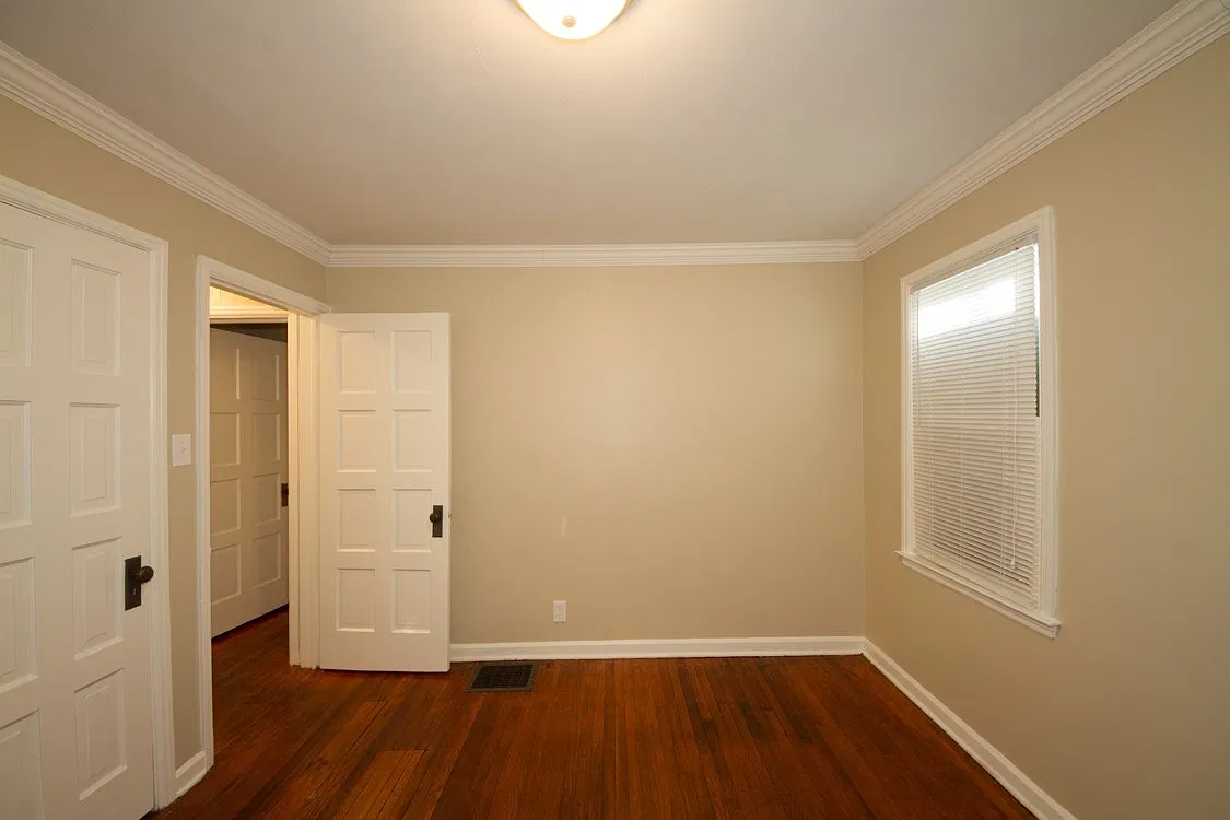 2 bed 1 bath, corner lot, 2 car detached garage, full basement. — Photo 3