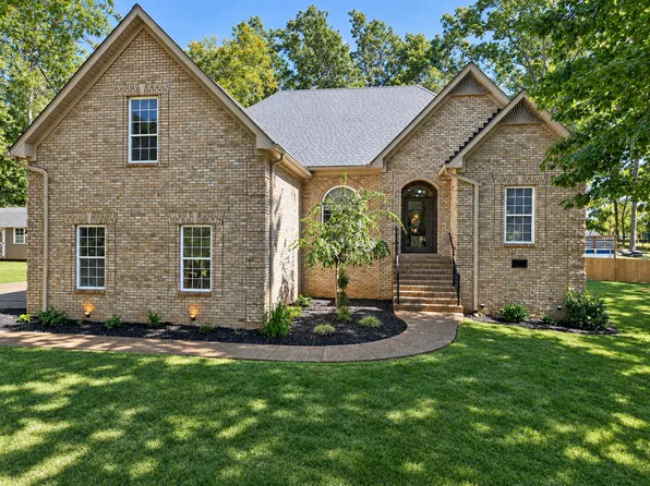 1213 Lake Marie Rd, Gallatin, TN 37066