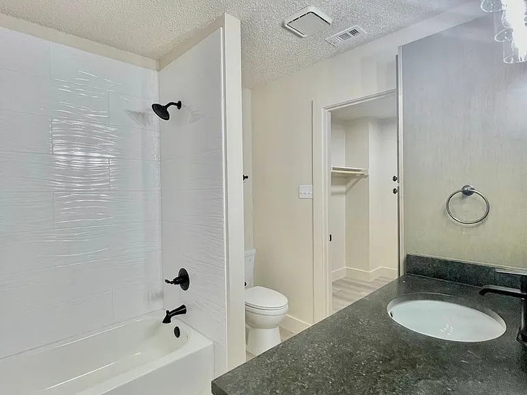 1226 Royal Crest Dr — Photo 12