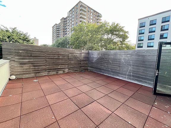 5th image of 490 Myrtle Ave APT 2O