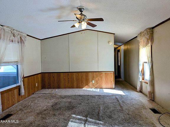 5th image of 104 Woodside St