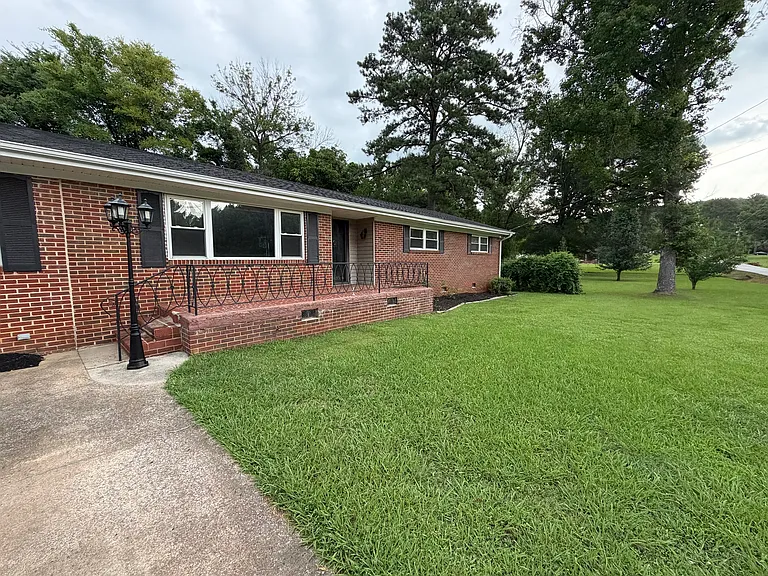 8323 E Mountain Ln — Photo 2