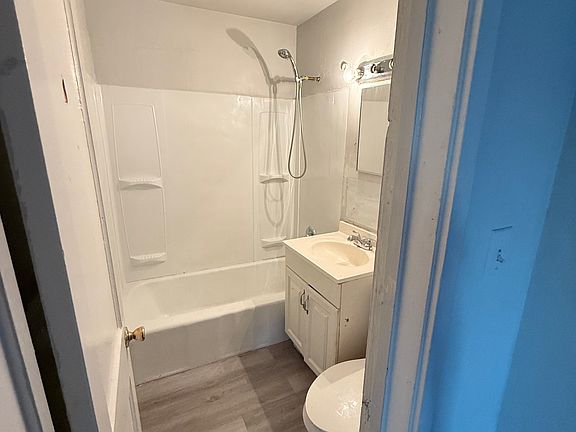 4th image of 920 N Central Dr #1